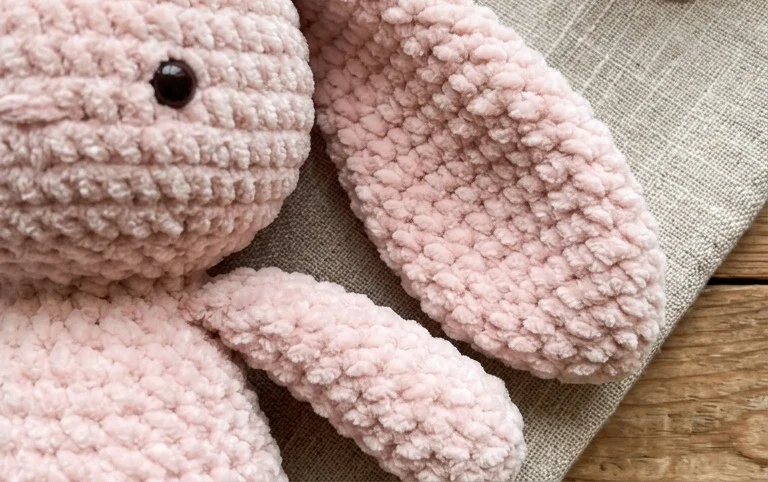 Lapin de Velours Charlotte Amigurumi Modèle PDF Gratuit
