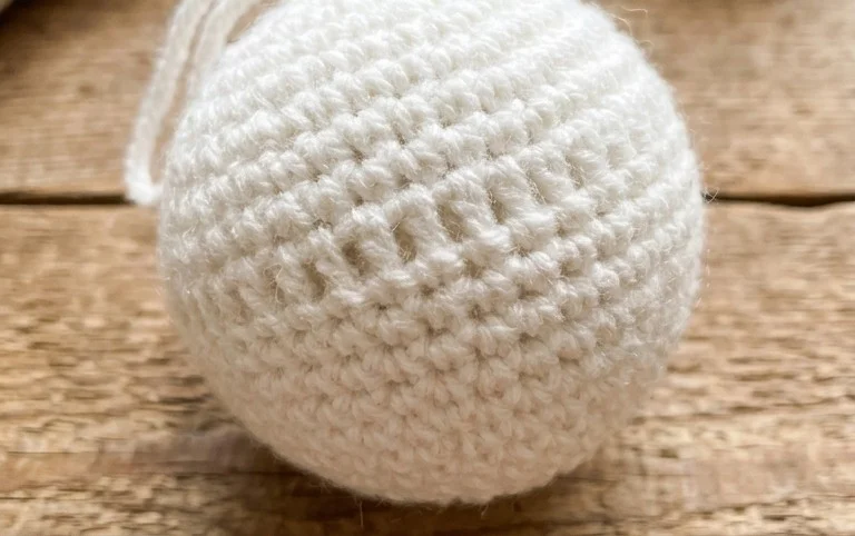Crochet Beautiful Christmas Ball - Crochet Ideas
